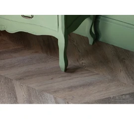Виниловый ламинат Vinilam Parquet Chevron Шампань RI153616CL4